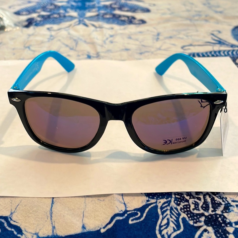NWT Blue/Black Slightly Mirrored Square Sunglasses